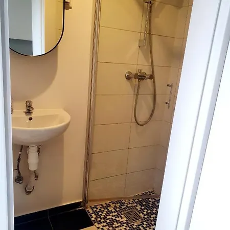 And Bright Flat In Pankow ברלין