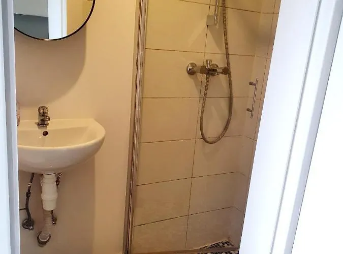 And Bright Flat In Pankow ברלין